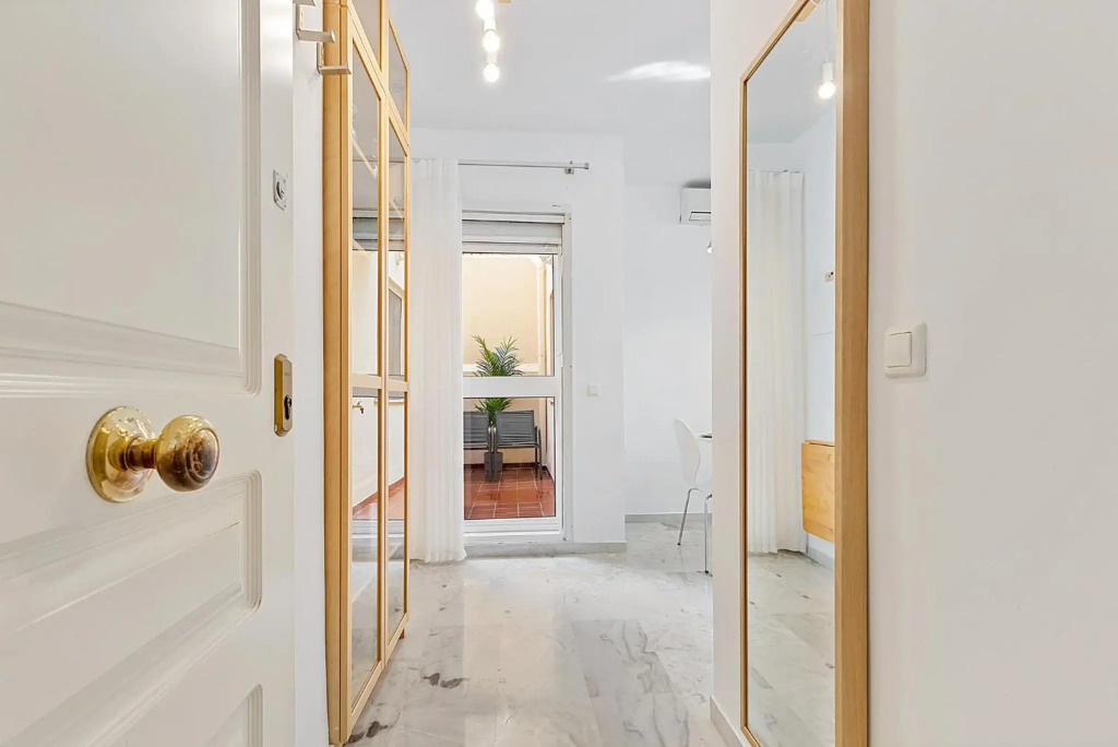 Apartamento con patio a 1 minuto de la playa