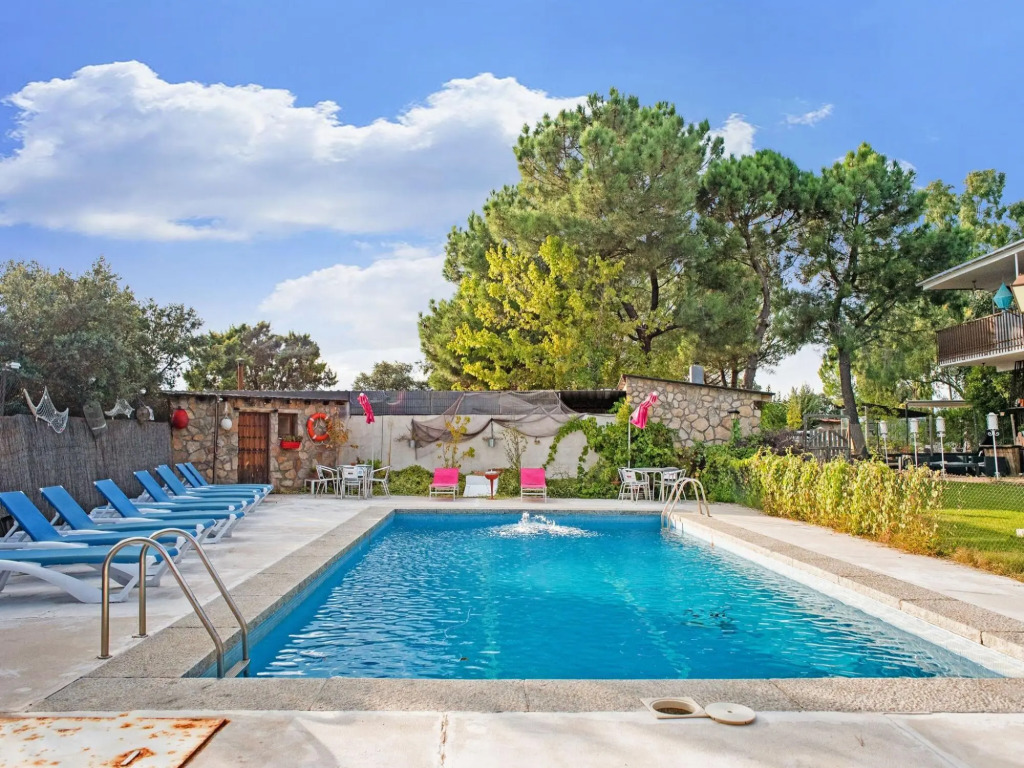 Flat in Galapagar with Spa and Mountain Views