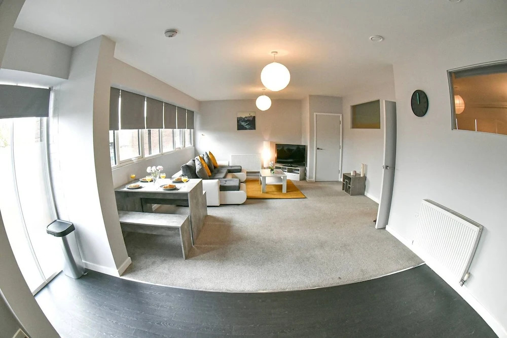 Massive 2bd Central Ipswich