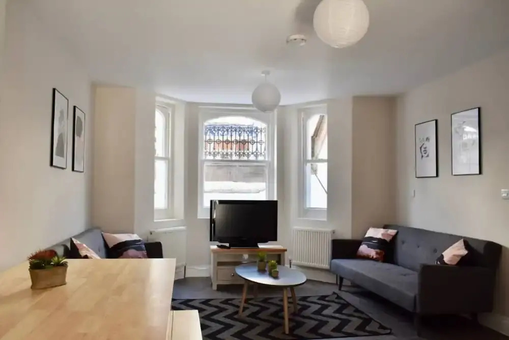 Spacious 4 Bedroom Flat in Central Brighton