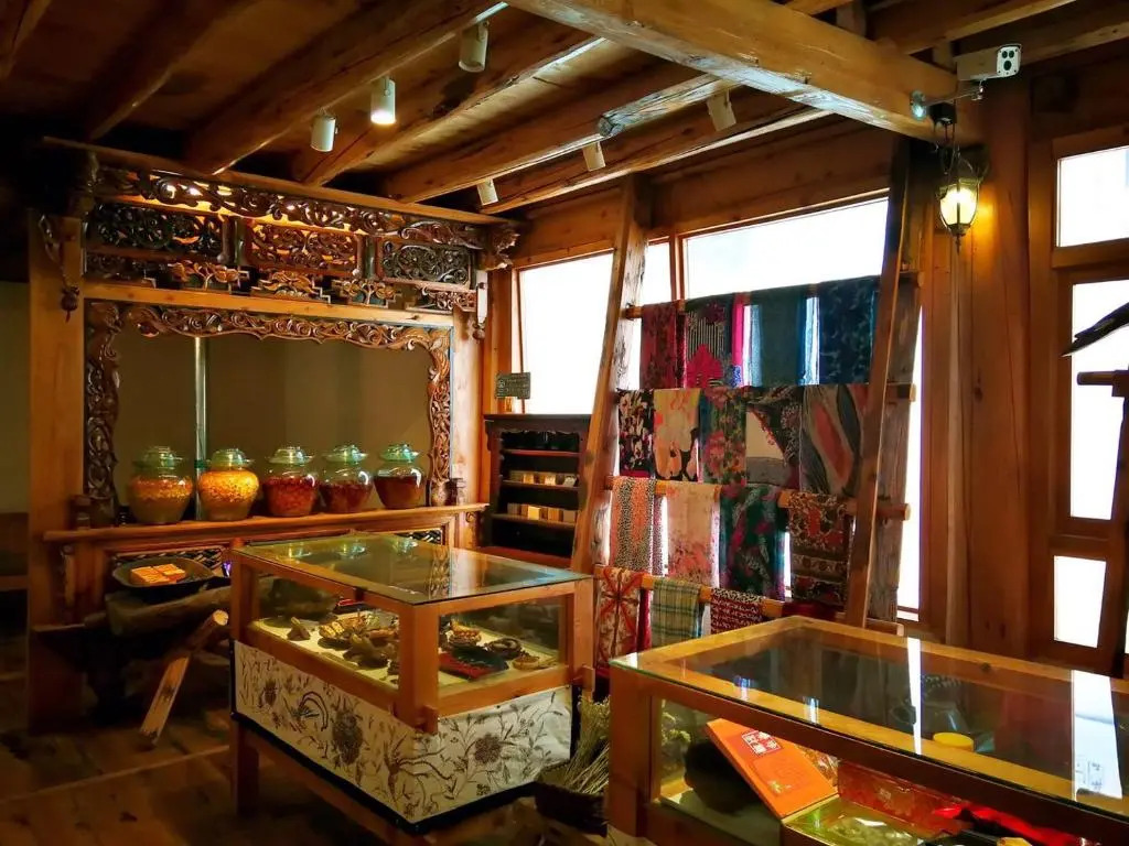 Courtyard Shangri-la 藏舍小院