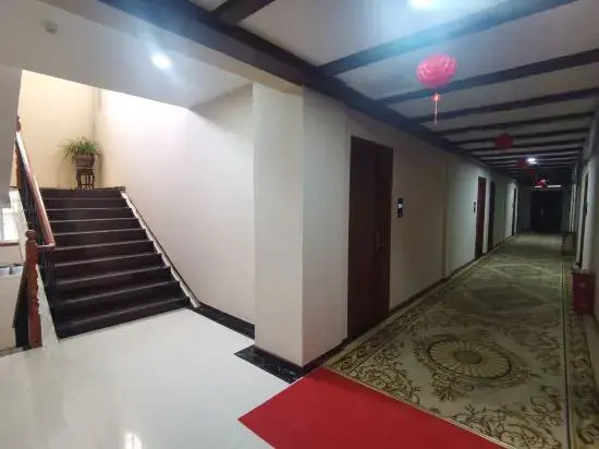Dengfeng Zhonggang Business Hotel