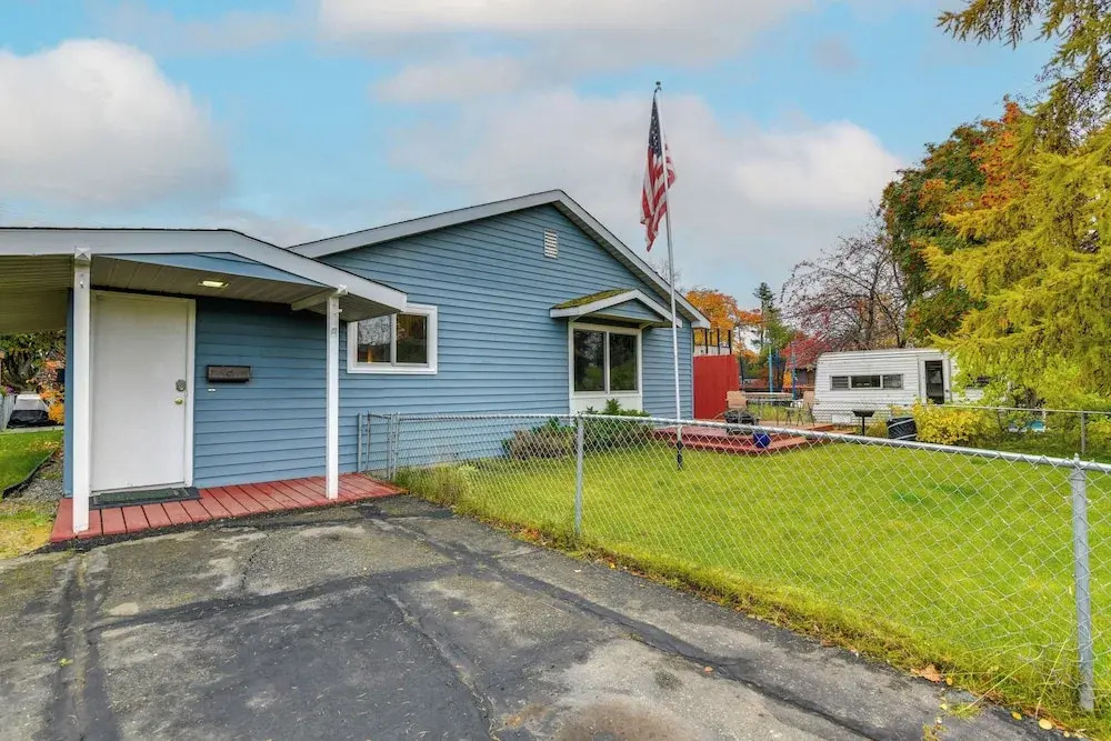 Anchorage Townhome: 2 Mi to Dwtn!