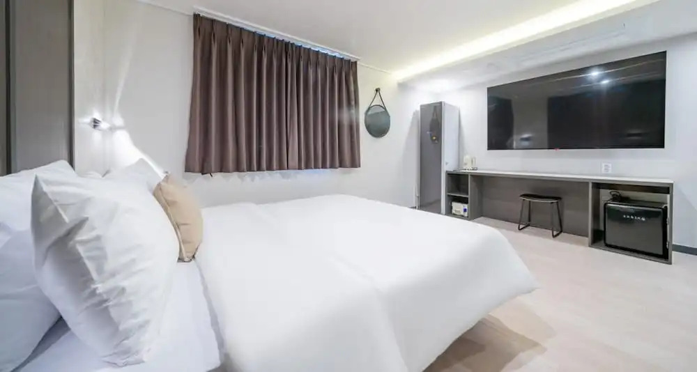 Two H Hotel
