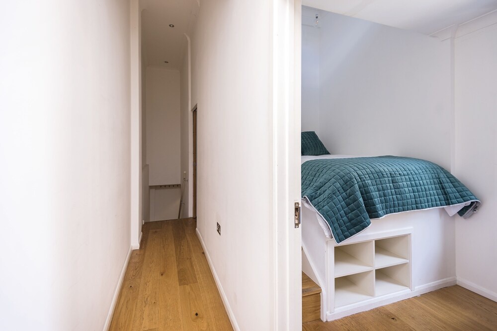 Stamford Brook Apartments