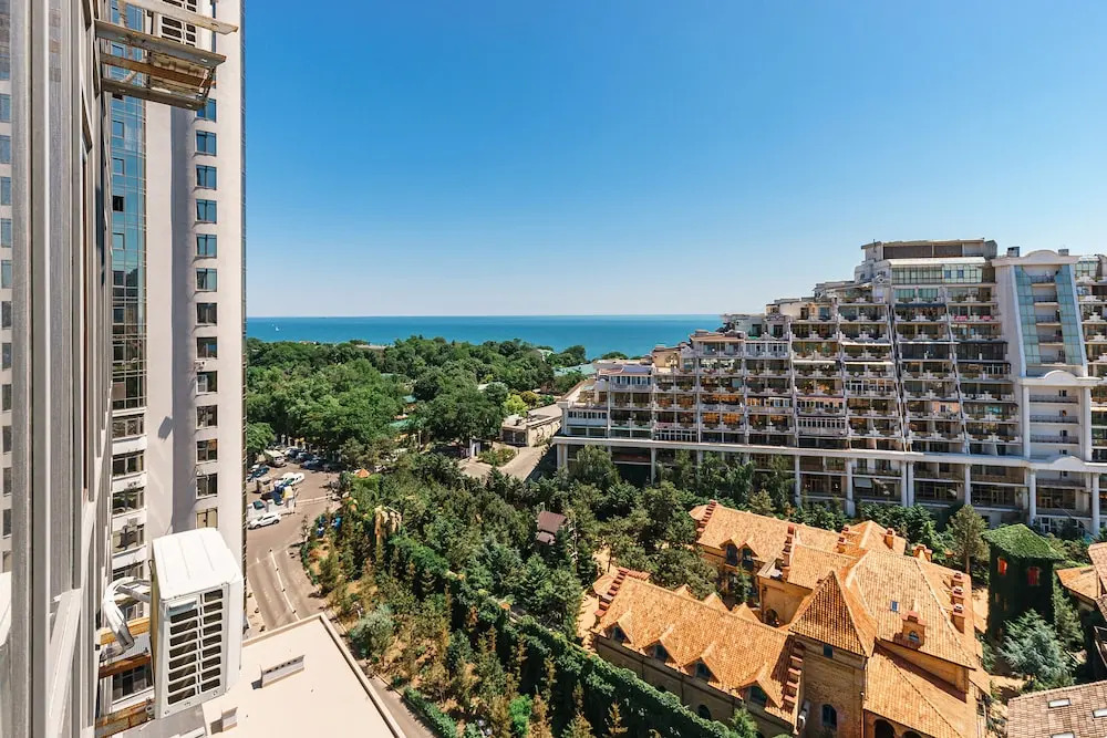 Gagarin Plaza Luxury Sea View Apartments
