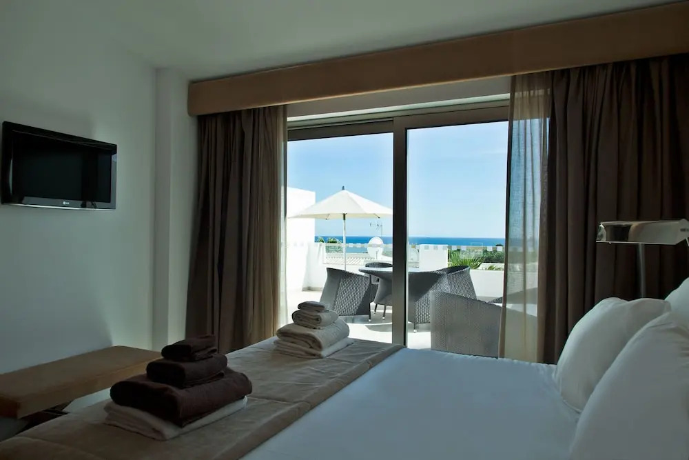 Luxury Villa Heated Pool, walk to São Rafael Beach, Albufeira