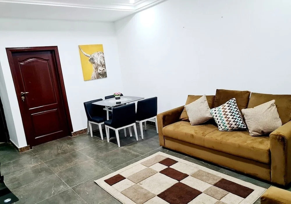 Modern Comfy & Quiet  Close to Highway
