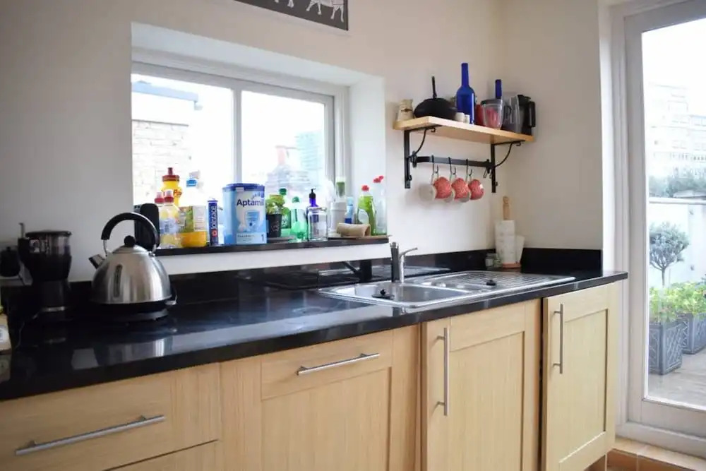 2 Bedroom Maisonette With Roof Terrace Sleeps 4