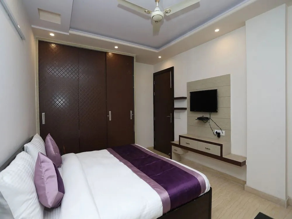 OYO 10960 Hotel Royal India