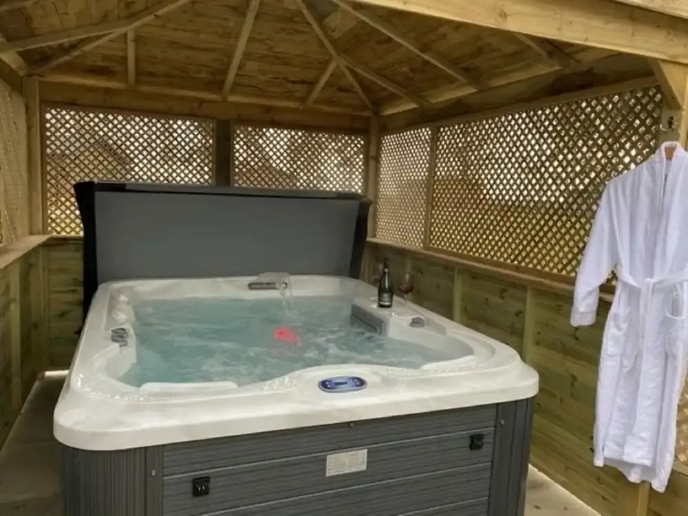 Hollicarrs - Bluebell Lodge