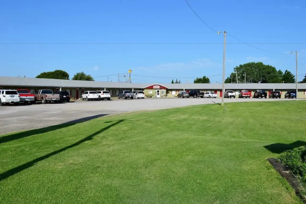 Green Acre Motel by OYO Near Rush County Airport