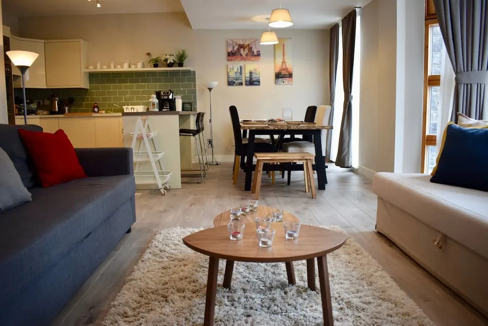 1 Bedroom Modern Apartment in Dublin Sleeps 4