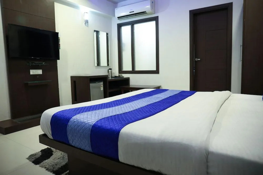 OYO 14867 Hotel Aashadeep