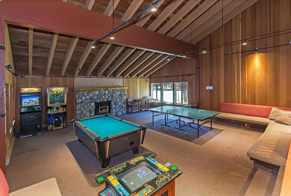 Horizons - Communal Sauna & Hot Tub!