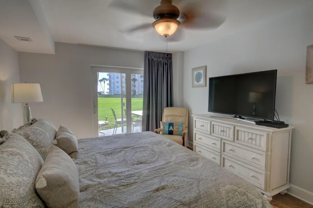 115 El Matador 1 Bedroom Condo by RedAwning