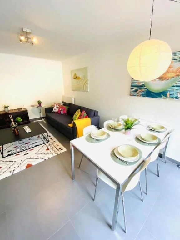 Large 3bedrooms with Terrace and Parking