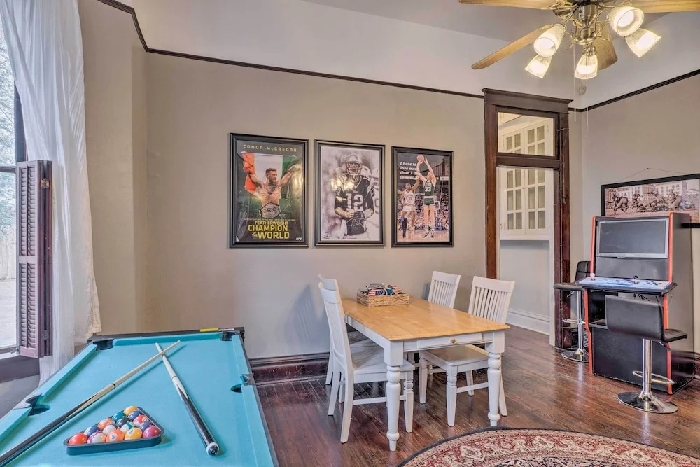 Pet-friendly Shreveport Home ~ 1 Mile to Downtown!