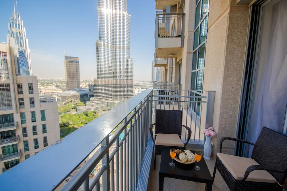 Private Room in Luxury Burj Vista Apartment with Burj Khalifa View