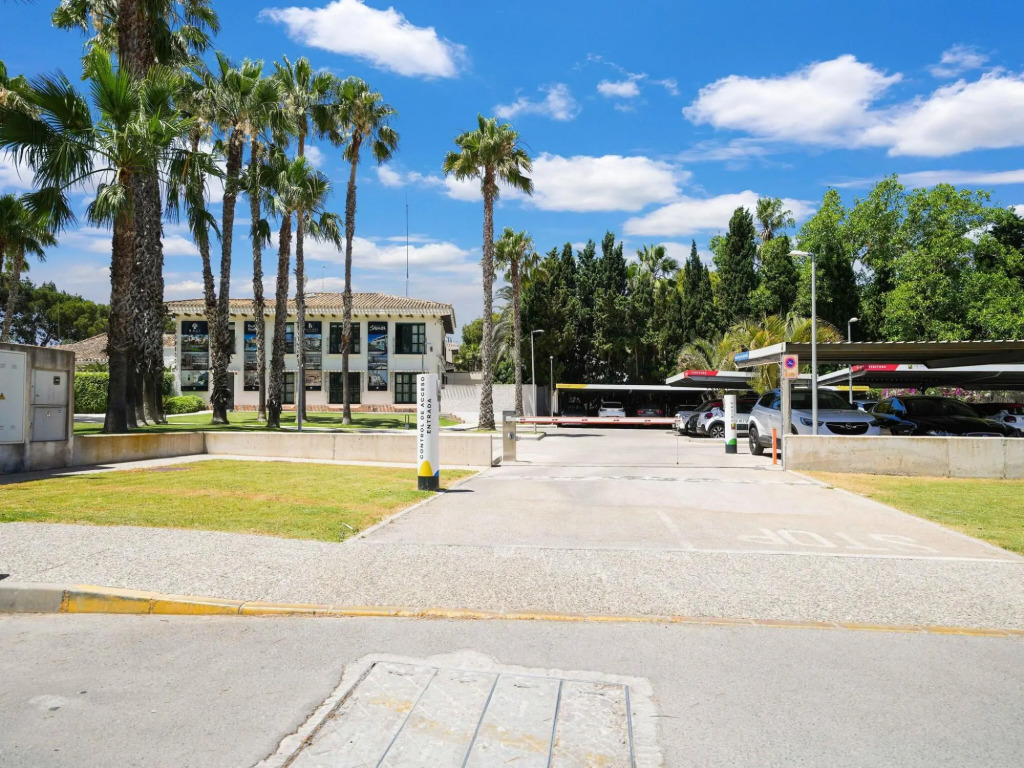 Snug holiday home in Villamartin with garden