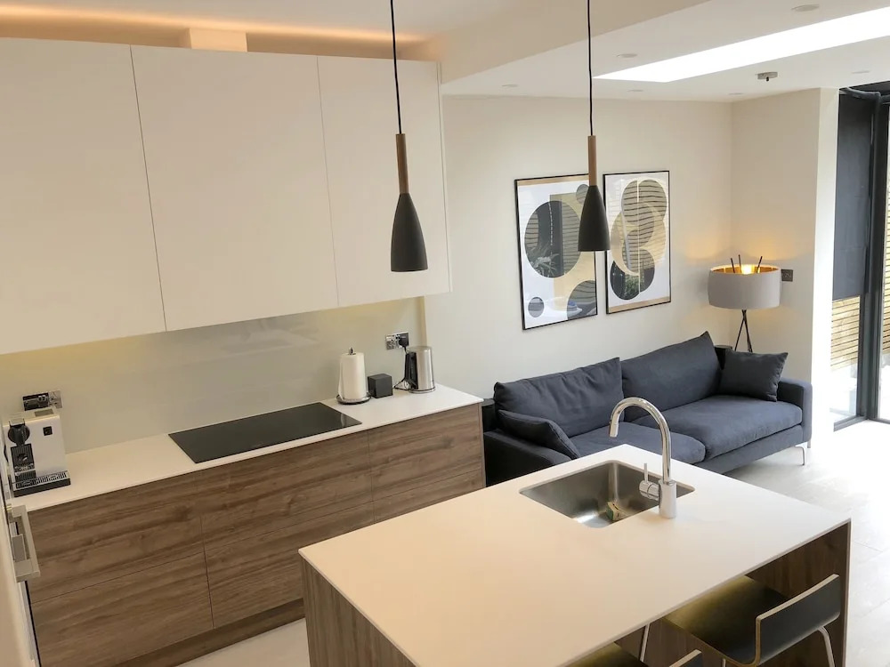 Luxury double room in West London home