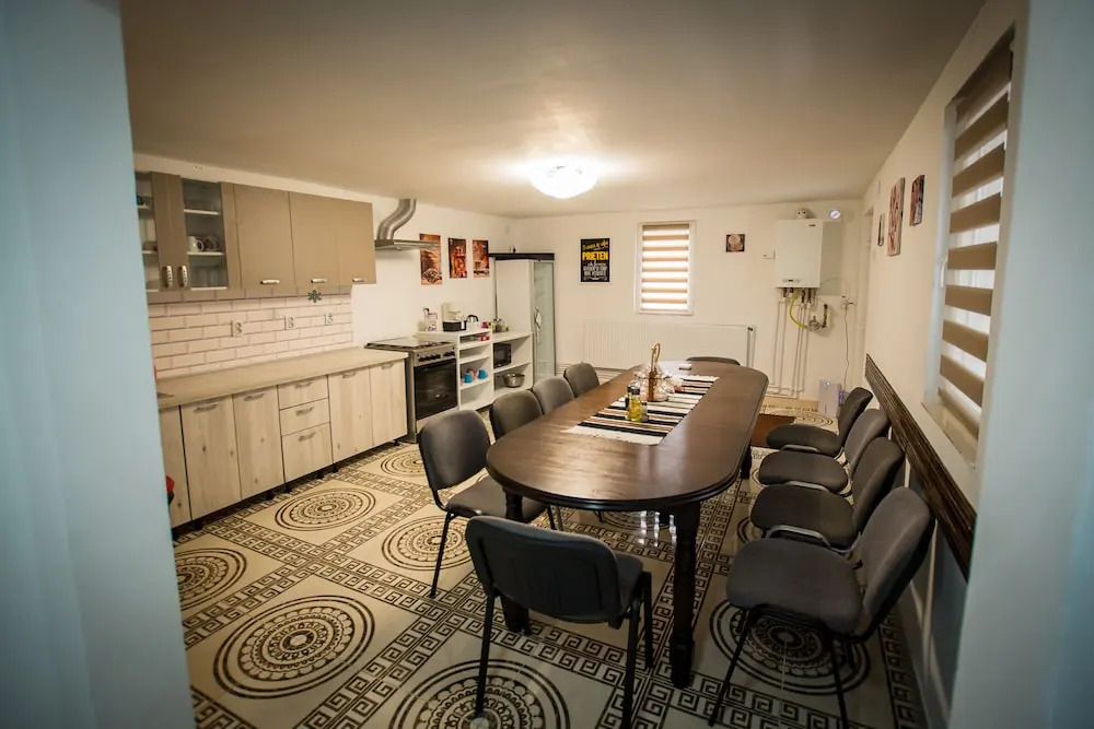 Stunning 5 Bed House in Campulung Moldovenesc