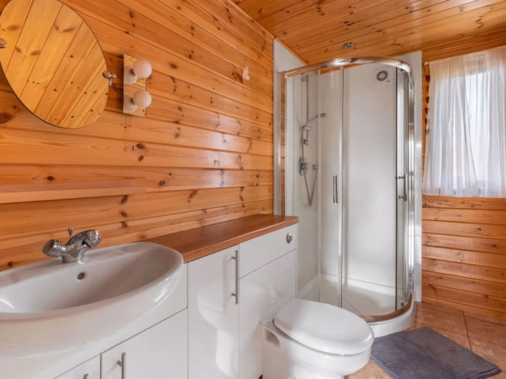 Loch Side Lodge 8