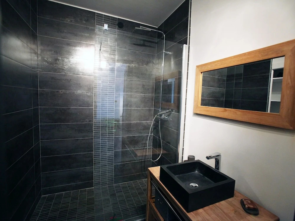 Central, spacious and comfortable 2 bedroom