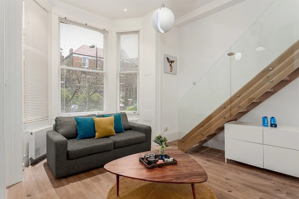 Spacious Canfield Gardens Studio
