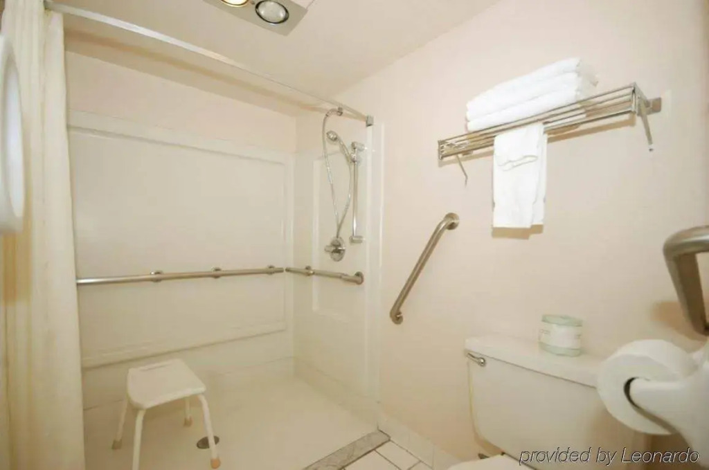 Rodeway Inn & Suites