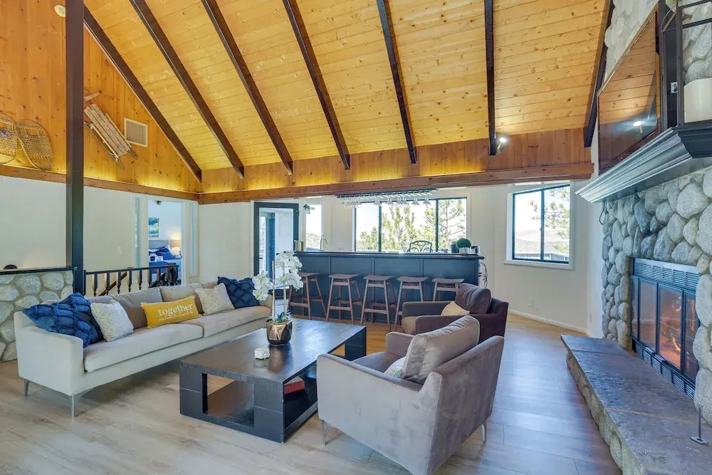 Lake Views & Game Room! Lake Arrowhead 3-king Gem