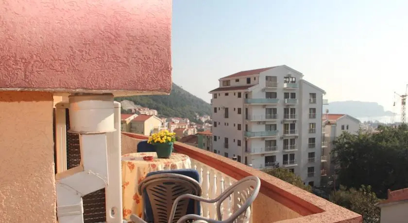 Sunny Villa Apartments
