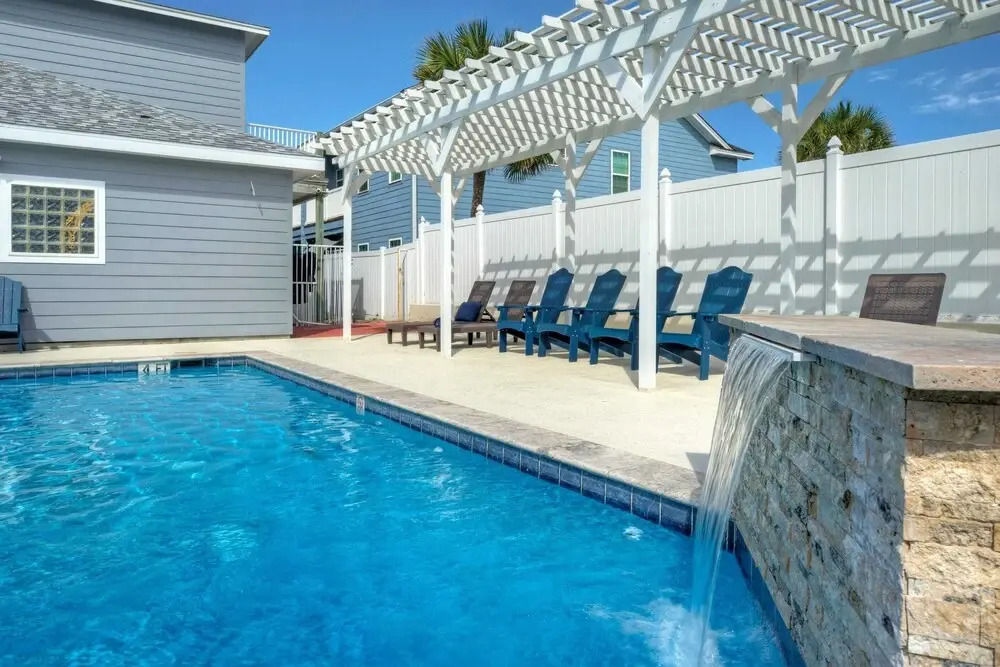 Minutes to the Beach w/ Pool, Sleeps 8 Two Condos: Costa Bahia