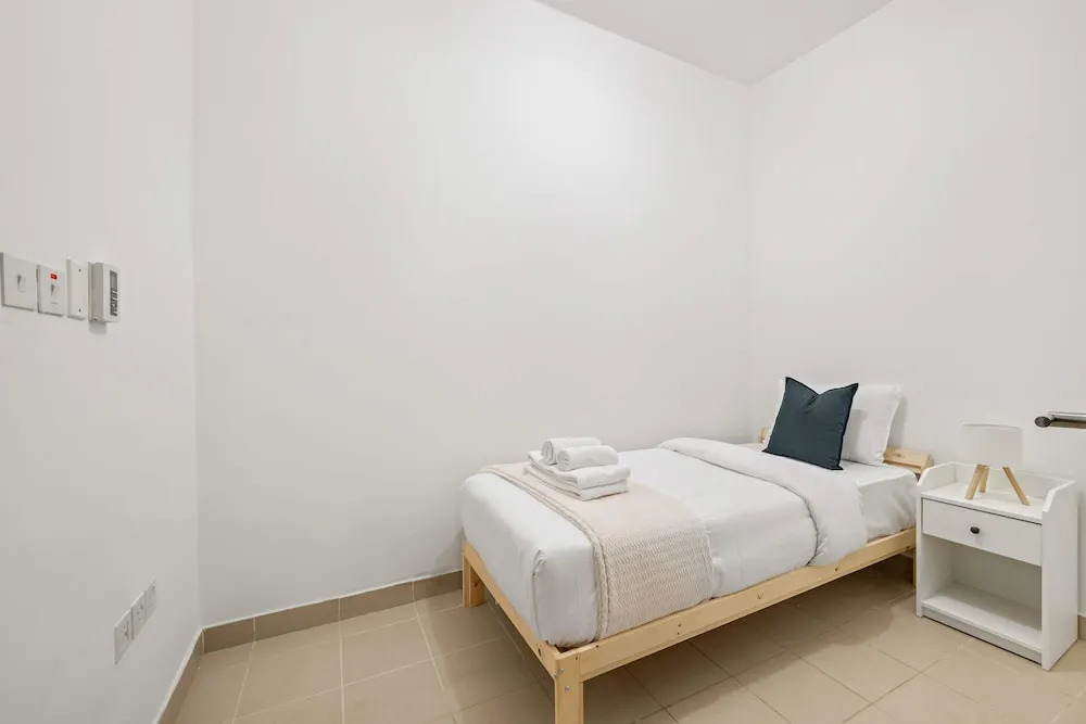 Silkhaus 3BR Maid Room in Marina Heights Tower