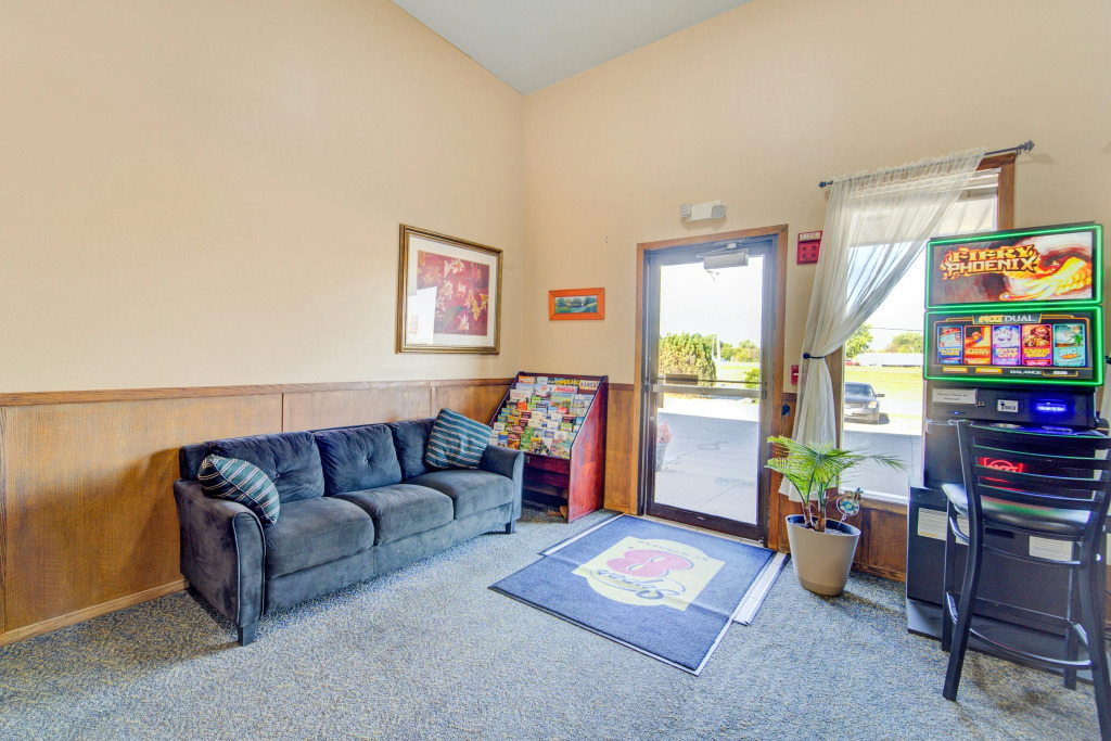 Super 8 by Wyndham Kingdom City