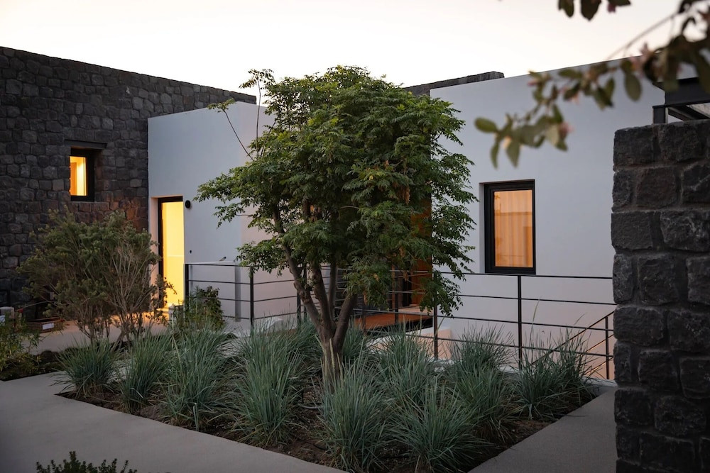 Aernia Suites & Art