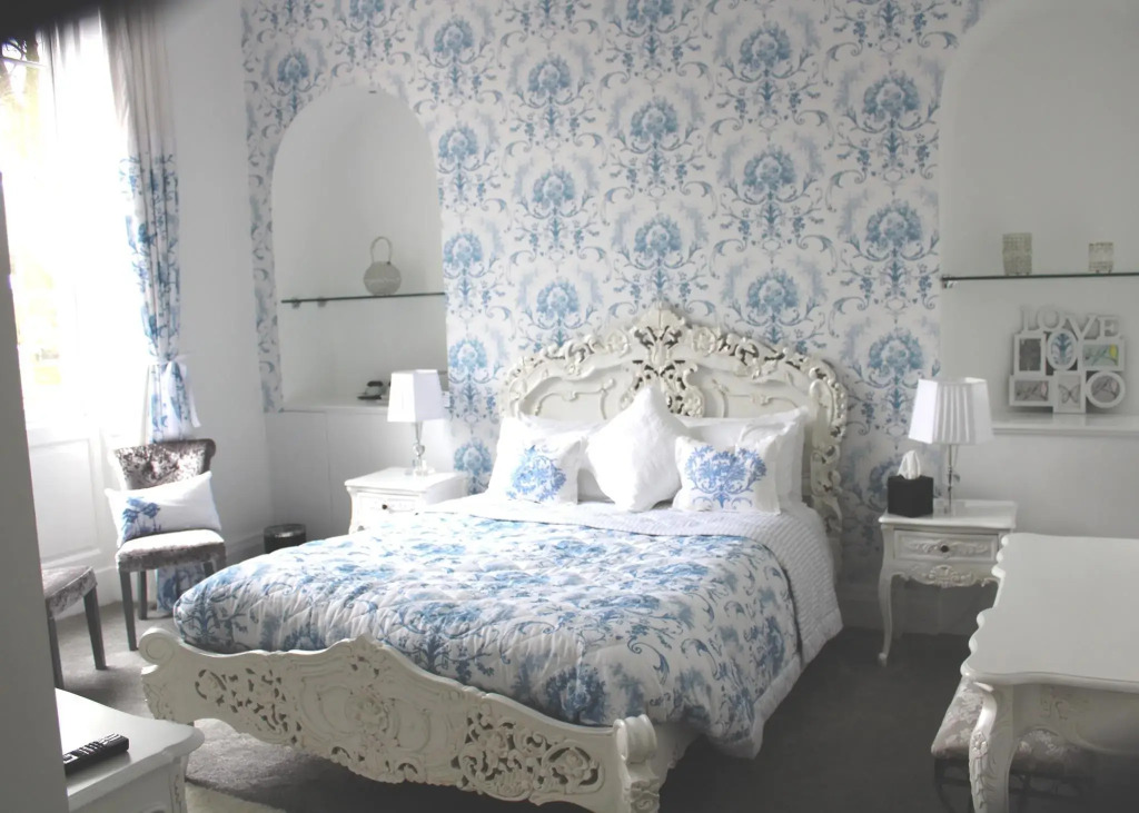 The Riverside House Hotel