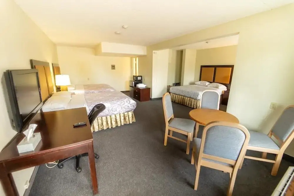 Grand Persepolis Inn
