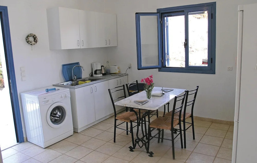 Stunning Home In Ampela, Syros