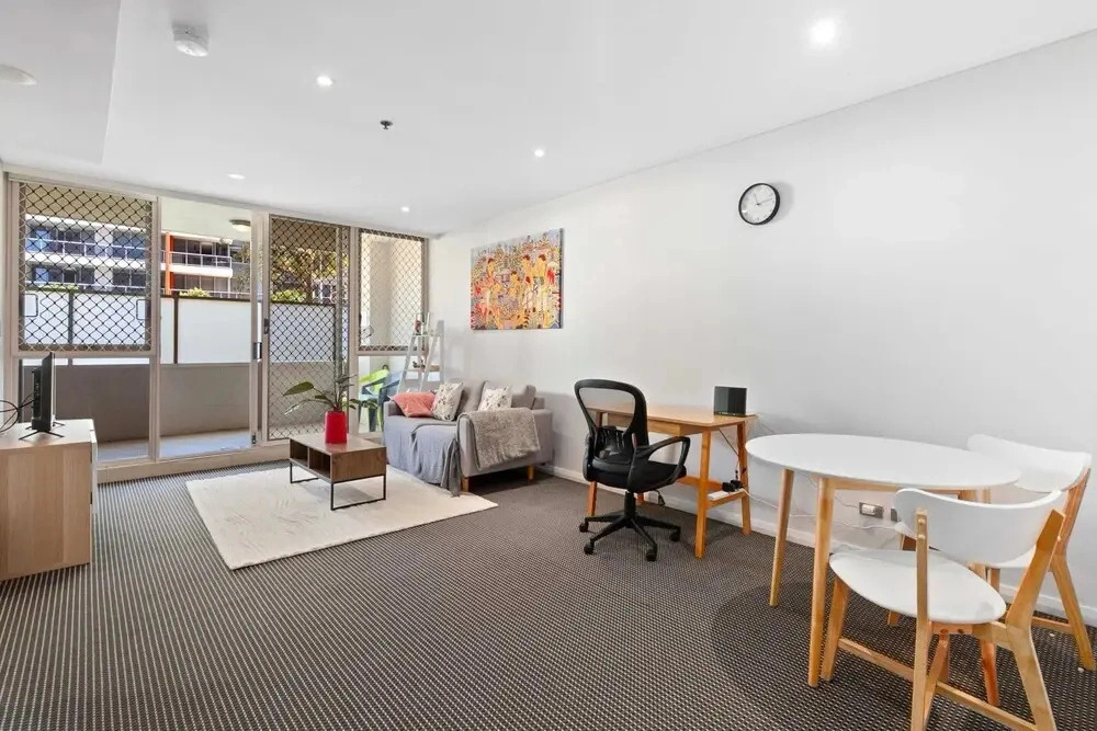 Inner-city Stay With Pool and Gym Access