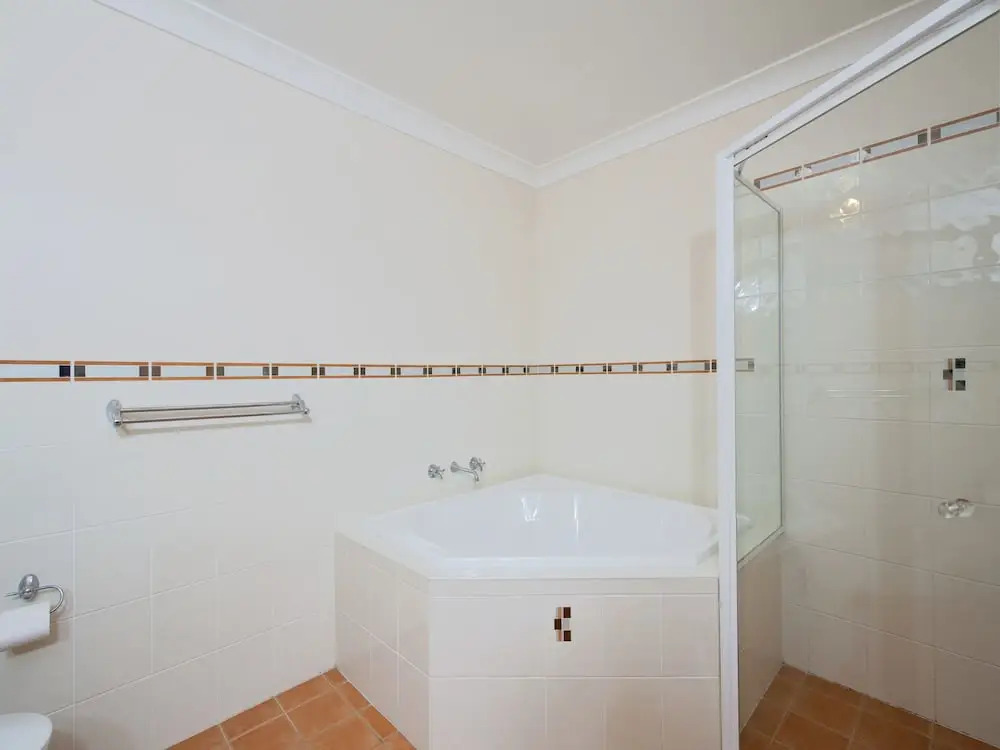Lagoons Estate, 6 Dowling Street