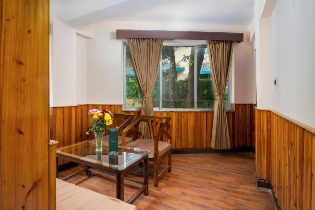 Muscatel Fairmount 100 Mts from Mall Road
