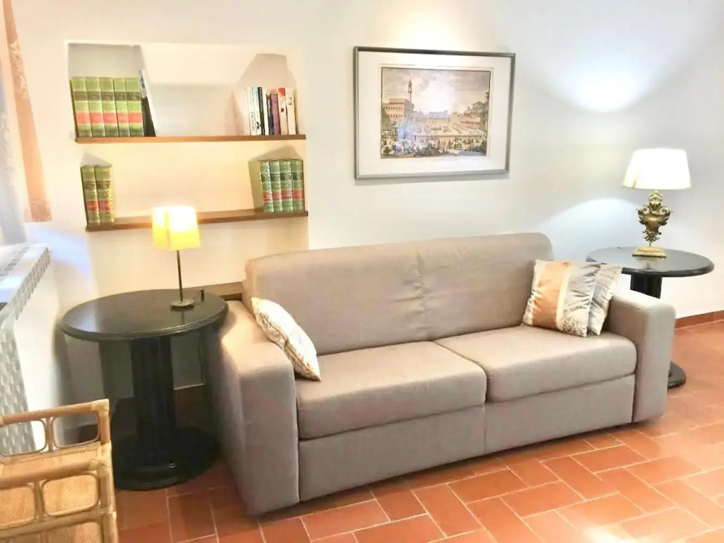 Tuscany style apt free parking 15 min from city center
