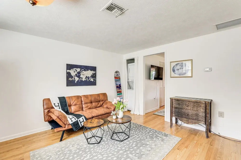 Inviting Sarasota Cottage: 5 Mi to Beach Access!