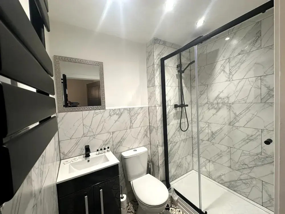 Adam Court Studios and Apartments