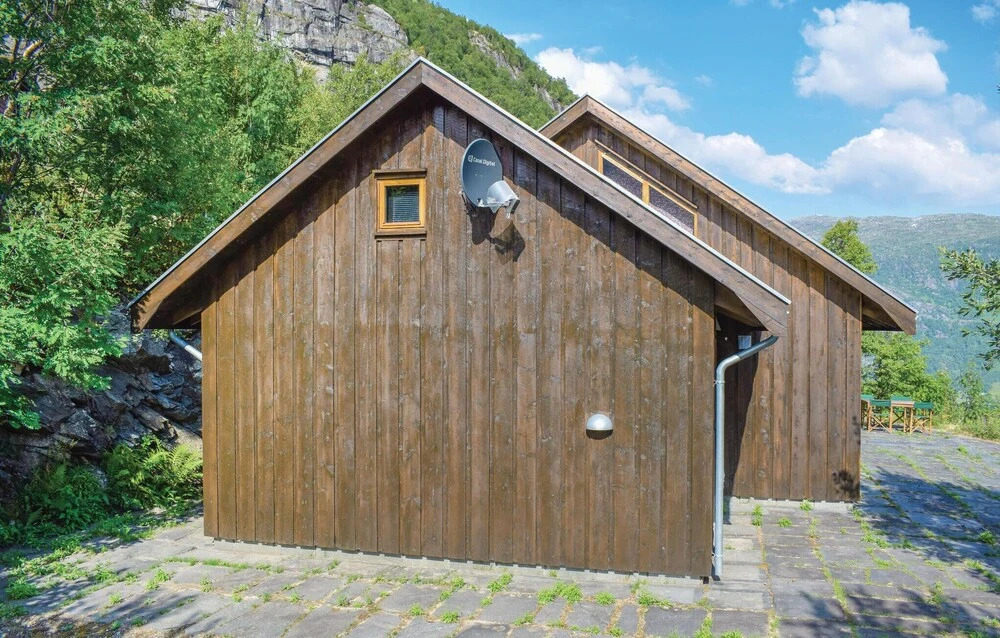 Nice Home in Røldal With 4 Bedrooms