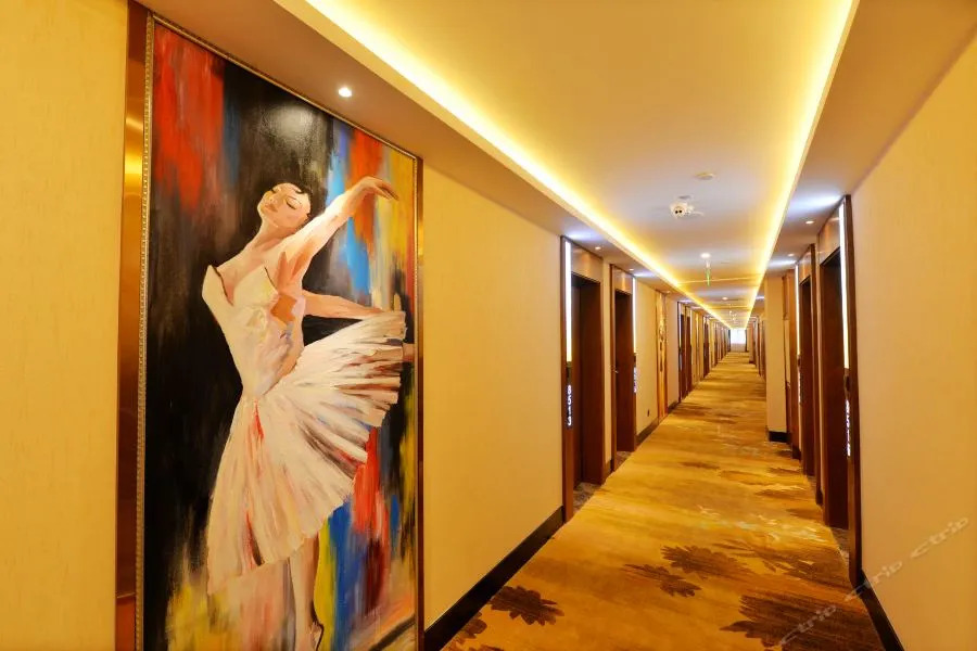 James Joyce Coffetel (Chengdu South Railway Station Airport Road)