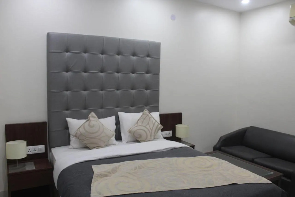 Manuni Inn - Riverside Hotel
