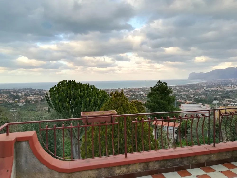 House With one Bedroom in Villagrazia di Carini, With Wonderful sea View, Furnished Terrace and Wifi Near the Beach