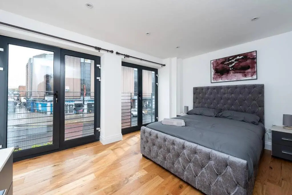Large Apartment close to London BR1 II